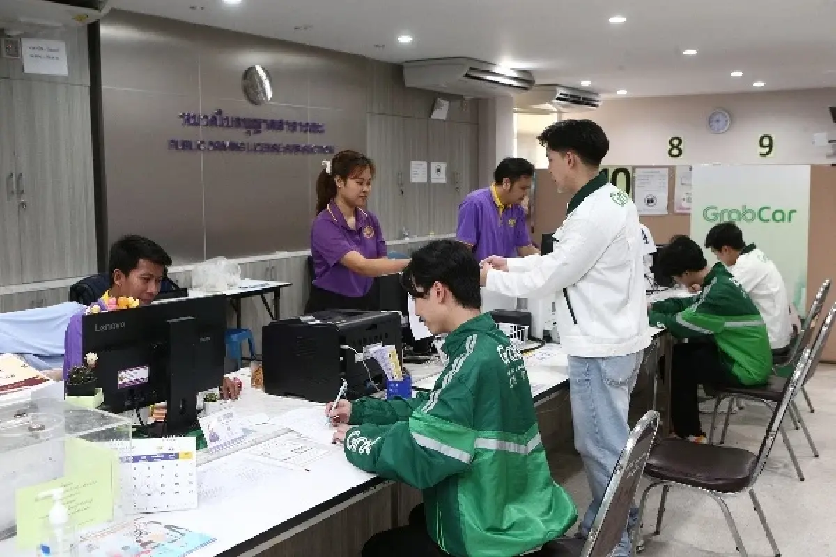 ‘แกร็บ - ขนส่งฯ’ เร่งปลดล็อกบริการ 'เรียกรถผ่านแอป' ถูกกฎหมาย