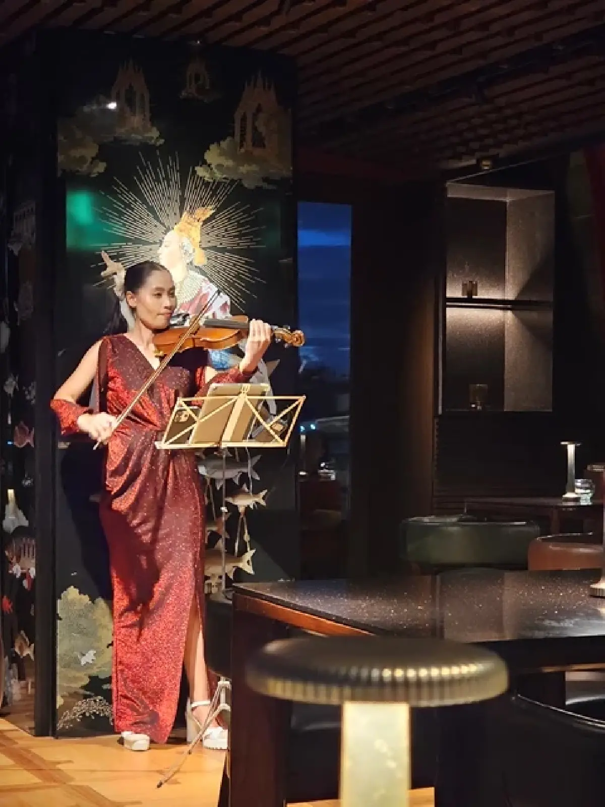 ‘เรืออัปสรา’ ชมสายน้ำเจ้าพระยา ชิม ‘อาหารไทยร่วมสมัย’