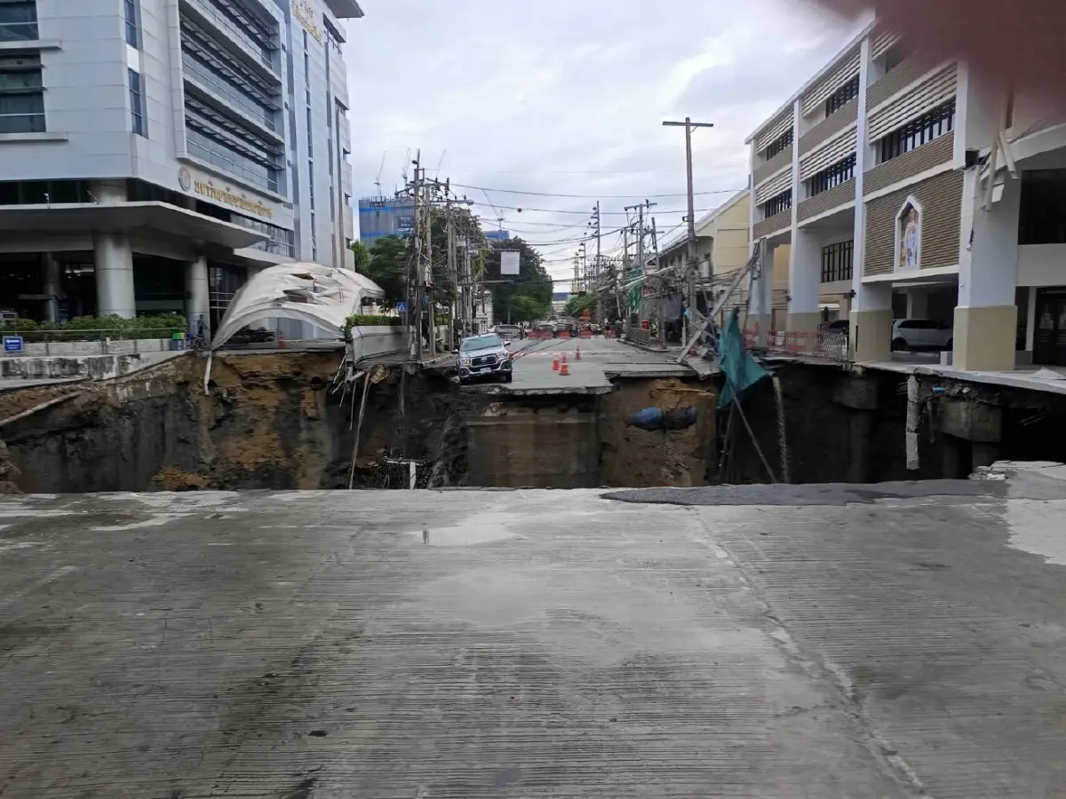 เลี่ยงถนนสามเสน ถนนทรุด ท่อน้ำแตก มีน้ำท่วม ปิดถนน รพ.วชิรพยาบาล