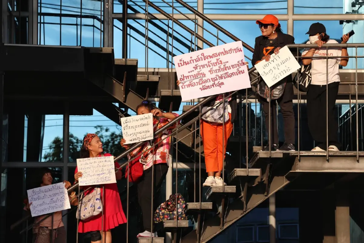 กลเกมสภาฯ  ‘3 ก๊ก’ ลาก ‘การเมือง’ ลงหลุมดำ