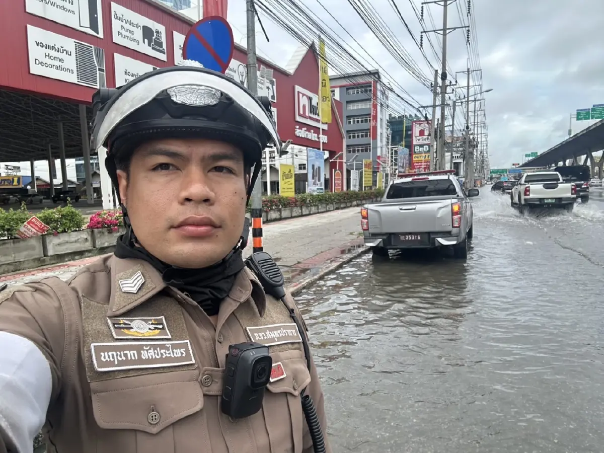 เช็กน้ำท่วมขัง สมุทรปราการ ระดับน้ำเต็มคลอง เสี่ยงเอ่อล้น