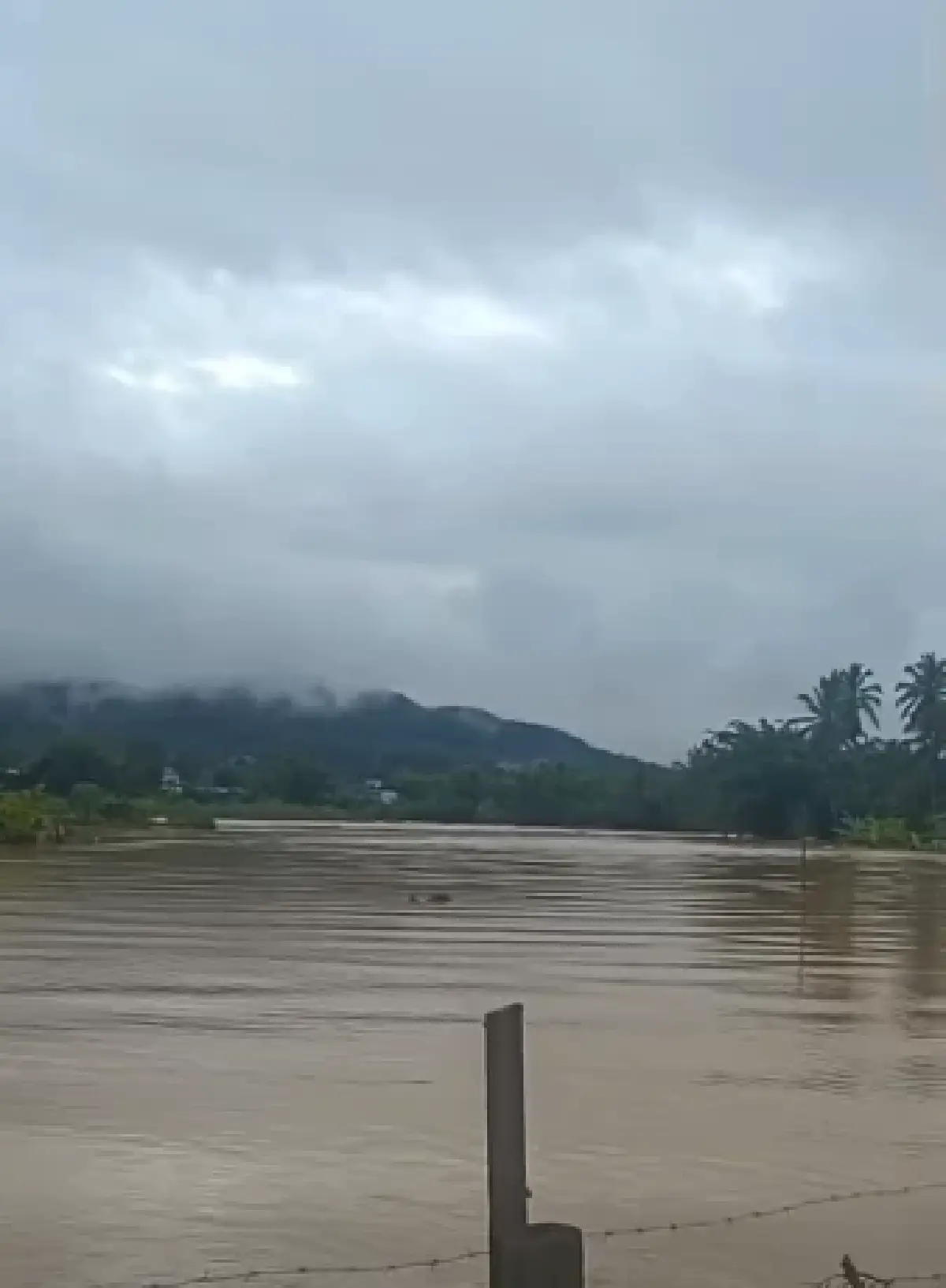 บัวลอย ถล่มเหนือ น้ำท่วมแม่ฮ่องสอน น้ำป่าซัดแม่สะเรียง สะพานขาด