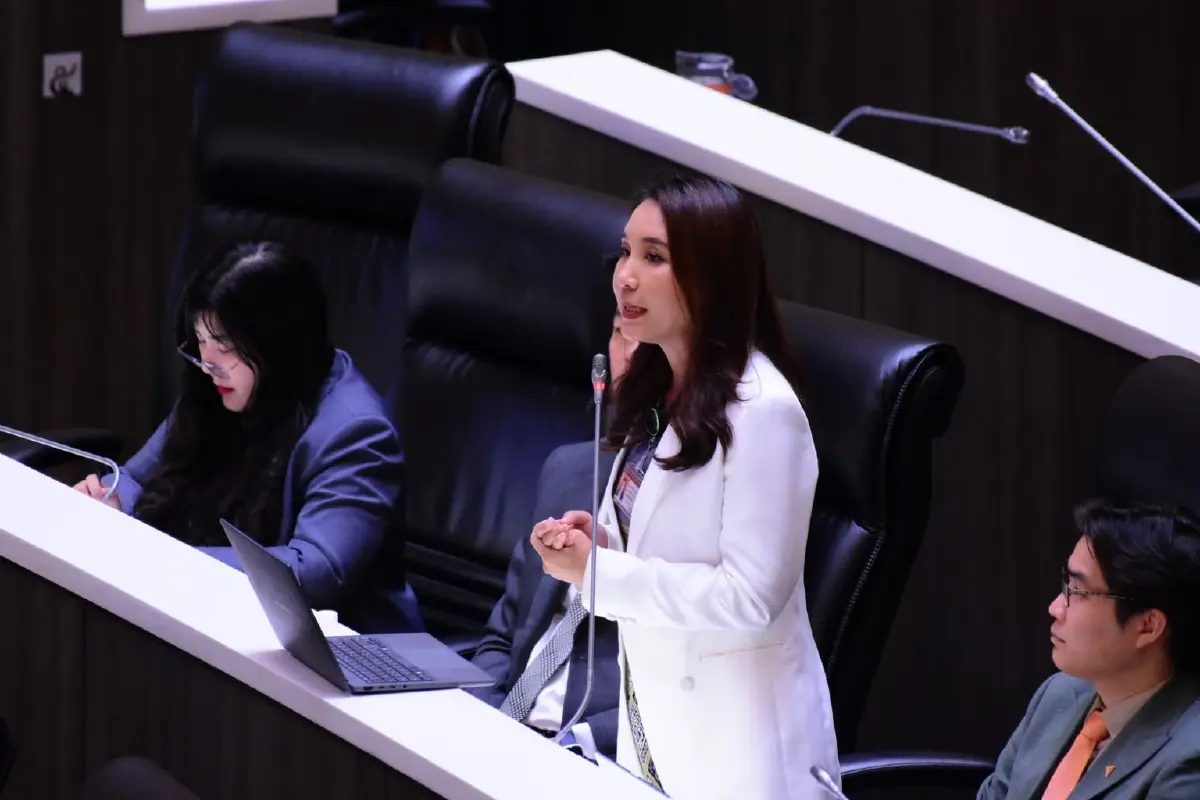 'ไหม' ไม่คาดหวังนโยบายเศรษฐกิจ 'รัฐบาลหนู' กังขาลุกลนรีบอนุมัติ