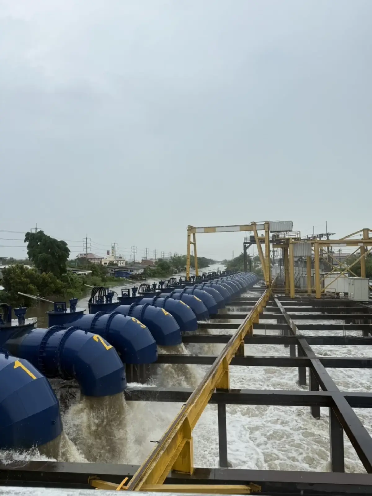 สัญญาณธงเหลือง เตือนภัยคนปทุมธานี น้ำคลองรังสิตทะลัก 1.44 เมตร