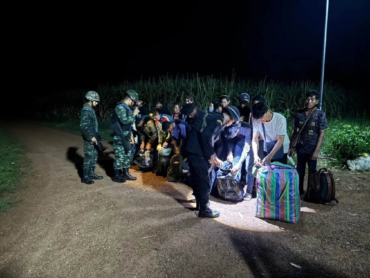 16 แรงงานเขมร ดิ้นรนหนีอดอยาก แอบลอบเข้าไทยถูกจับคาไร่อ้อย