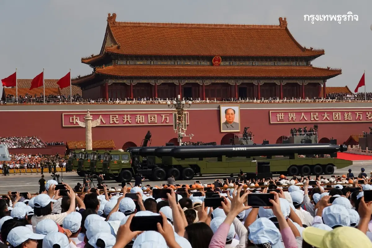 ประมวลภาพ 'พิธีสวนสนามจีน' โชว์แสนยานุภาพครั้งใหญ่สุดในรอบ 10 ปี
