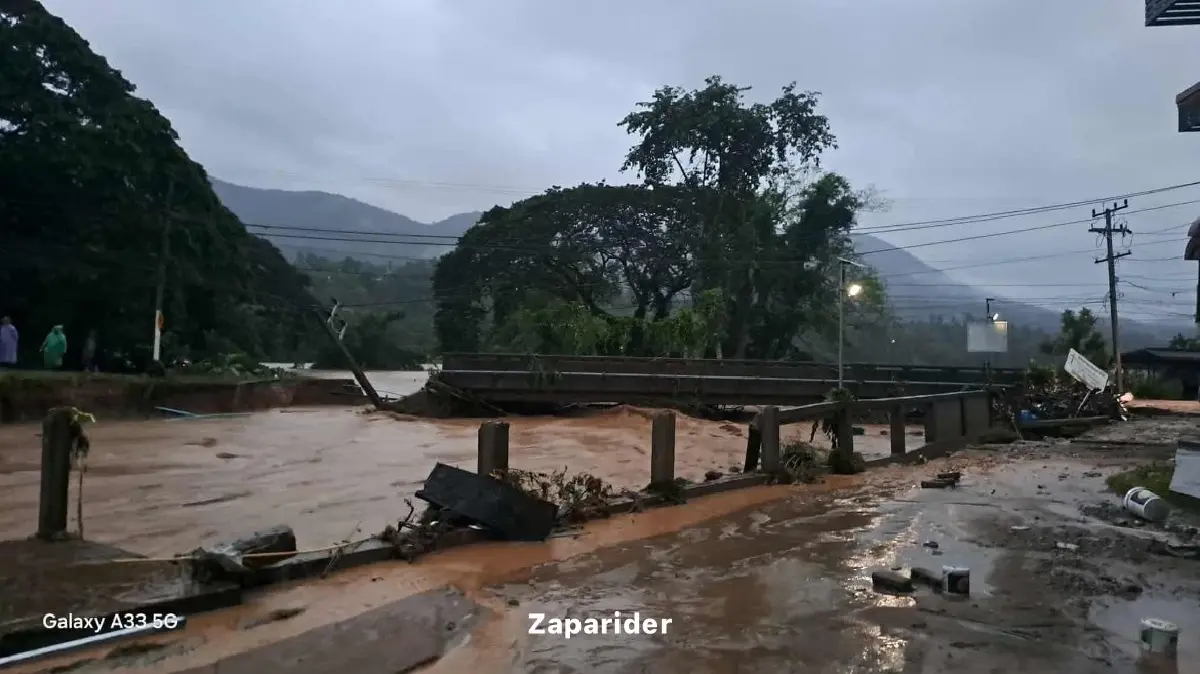 บัวลอย ถล่มเหนือ น้ำท่วมแม่ฮ่องสอน น้ำป่าซัดแม่สะเรียง สะพานขาด