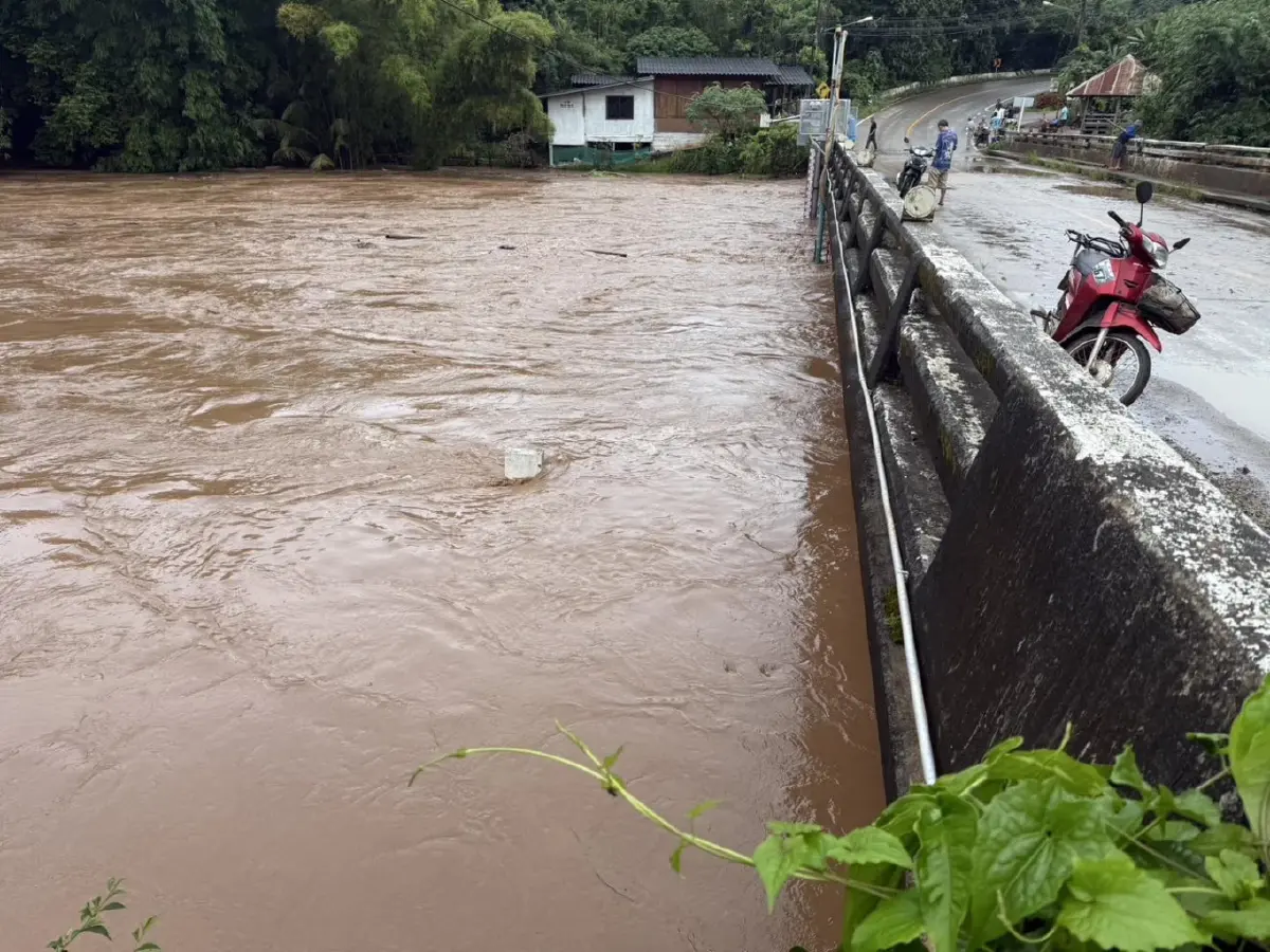 น้ำท่วมเชียงใหม่! น้ำแม่แจ่มทะลักช่างเคิ่ง เร่งขนของขึ้นที่สูง