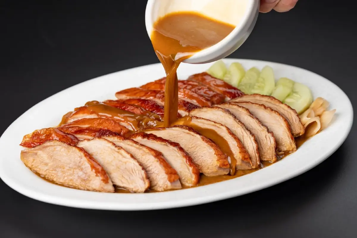 ‘MK’ ไม่จบสงครามสุกี้! เปิดร้าน ‘MK Premium Buffet’ กิน ‘เป็ดย่าง’ ได้ไม่อั้น แพงสุดหัวละ 899 บาท