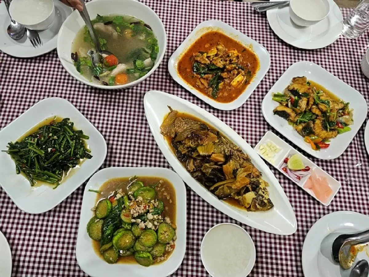 ‘6ร้านข้าวต้มกุ๊ย’ อร่อย ในดวงใจของ ‘หมูหวานชวนชิม’ ข้าวต้องดี