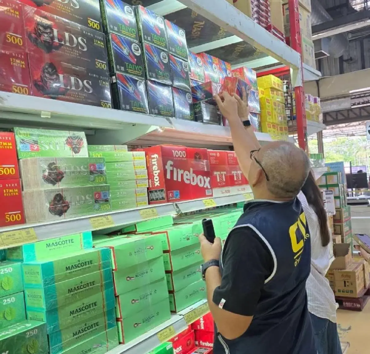 บุกค้าส่งค้าปลีก ขอนแก่น-อุดรธานี ยึดไฟแช็กปลอมยี่ห้อดัง 33,000 ชิ้น