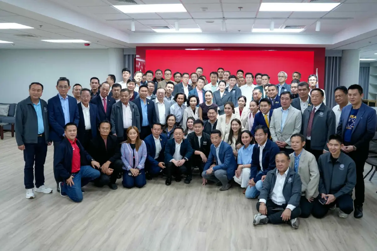 ค่ายแดง ‘เพื่อไทย’ รีแบรนด์‘ชินวัตร’ สกัดขาลง 'พรรคต่ำร้อย'