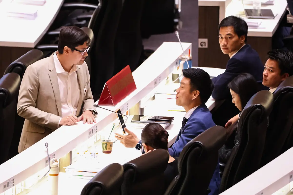 กลเกมสภาฯ  ‘3 ก๊ก’ ลาก ‘การเมือง’ ลงหลุมดำ