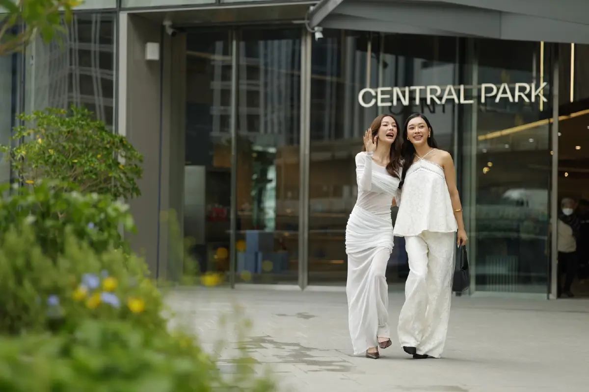 คลื่นลูกค้าทะลัก 'เซ็นทรัล พาร์ค' วันแรก 70,000 คน สายคอนเทนต์แห่เช็กอิน Roof Park