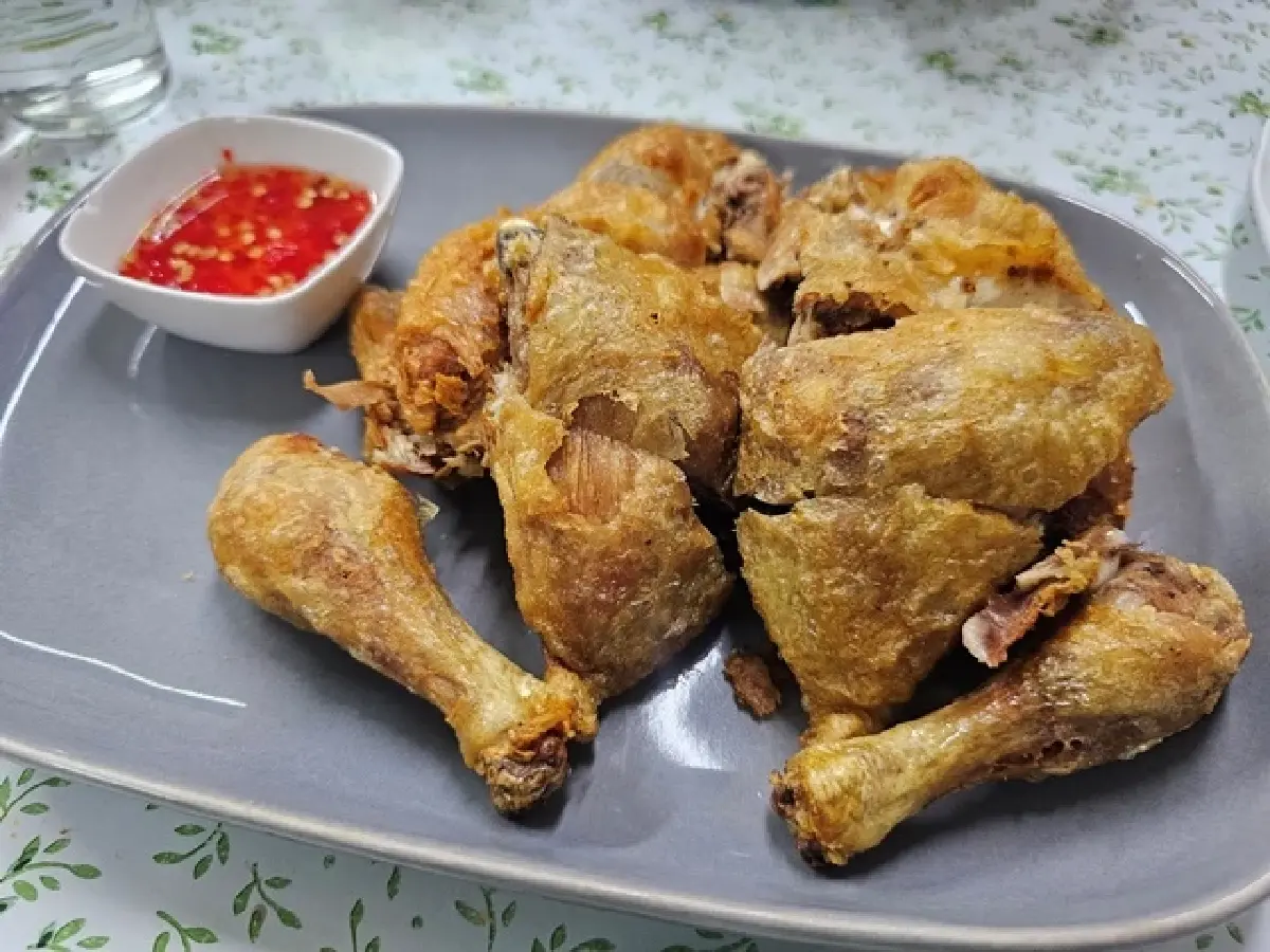 ‘ท่งหลี’ ร้านอาหารจีนไหหลำ สไตล์กุ๊กช็อป อร่อยใน ‘ตำนาน 70 ปี’