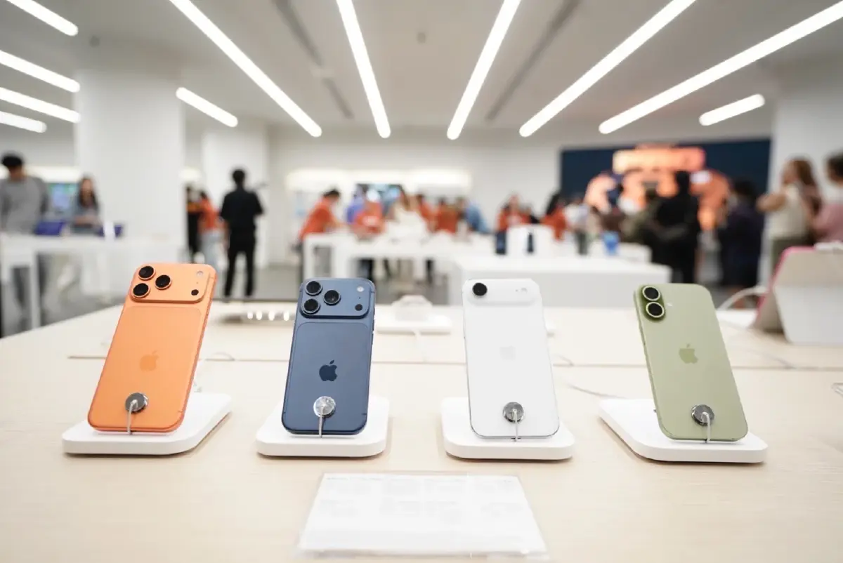 COM7 เปิดตัวขาย iPhone 17   ยอดจองทุบสถิติสูงสุด รุ่นนิยม Max Cosmic Orange