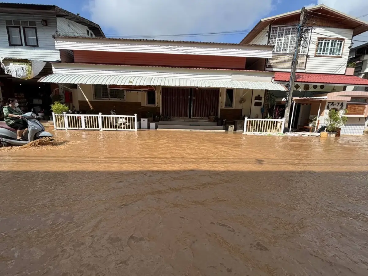 แม่น้ำป่าสักล้นตลิ่ง ไหลท่วมหล่มสัก จ.เพชรบูรณ์ เร่งอพยพชาวบ้าน