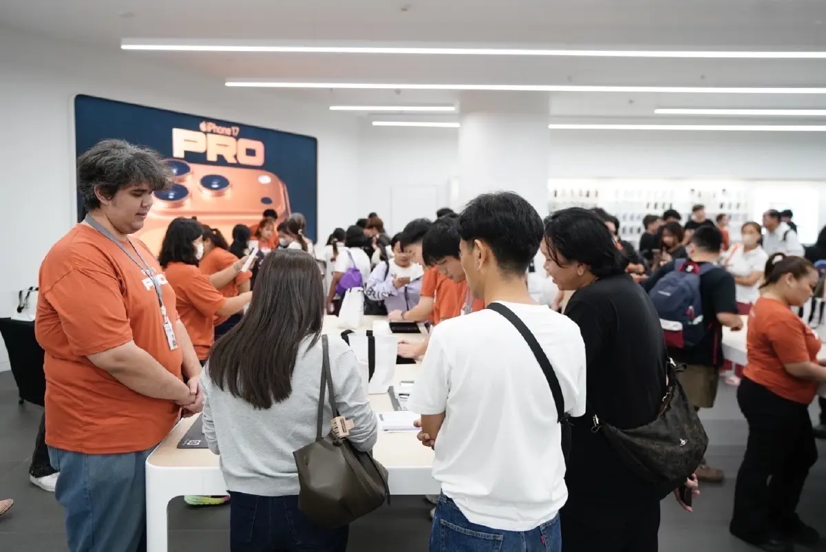COM7 เปิดตัวขาย iPhone 17   ยอดจองทุบสถิติสูงสุด รุ่นนิยม Max Cosmic Orange
