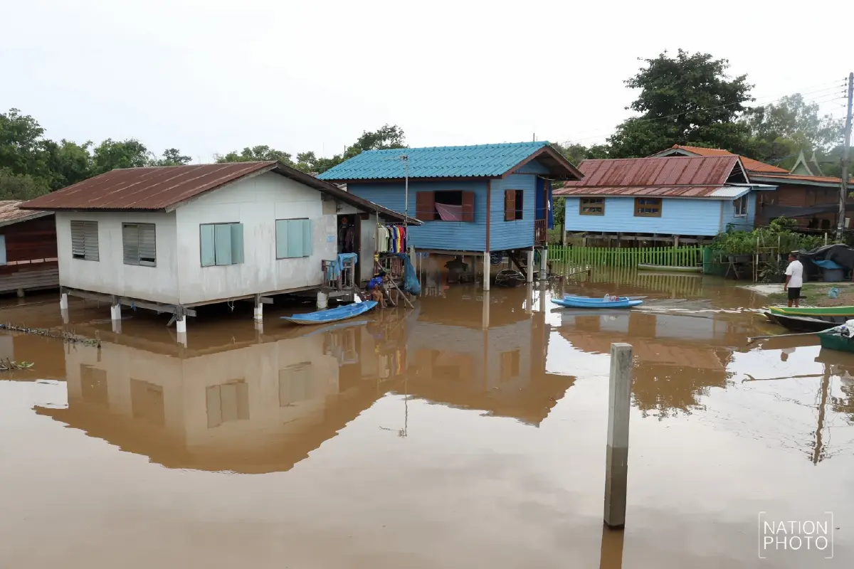 อยุธยาอ่วม น้ำเจ้าพระยาทะลักท่วม 5 อำเภอ เดือดร้อนกว่า 10,000 ครัวเรือน