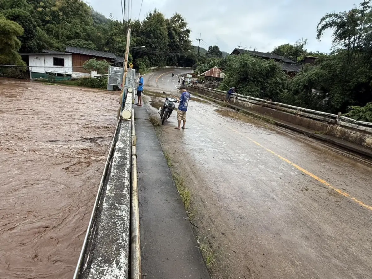 น้ำท่วมเชียงใหม่! น้ำแม่แจ่มทะลักช่างเคิ่ง เร่งขนของขึ้นที่สูง