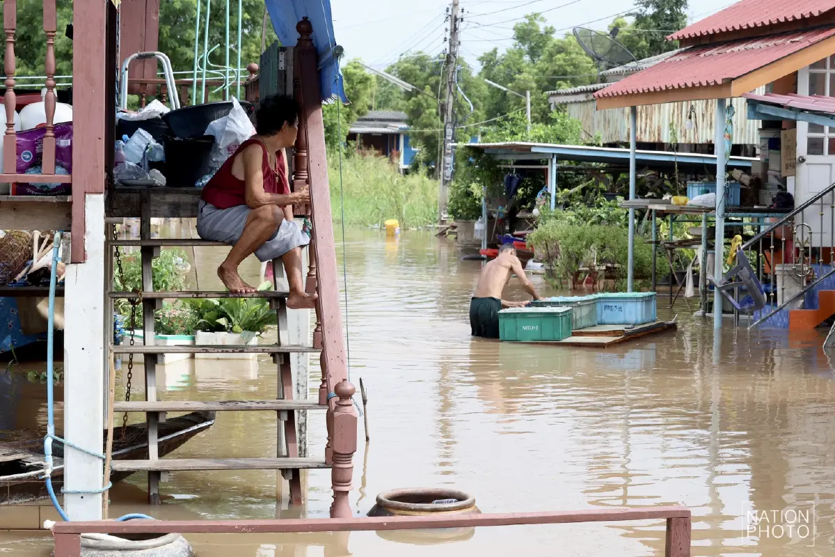 อยุธยาอ่วม น้ำเจ้าพระยาทะลักท่วม 5 อำเภอ เดือดร้อนกว่า 10,000 ครัวเรือน