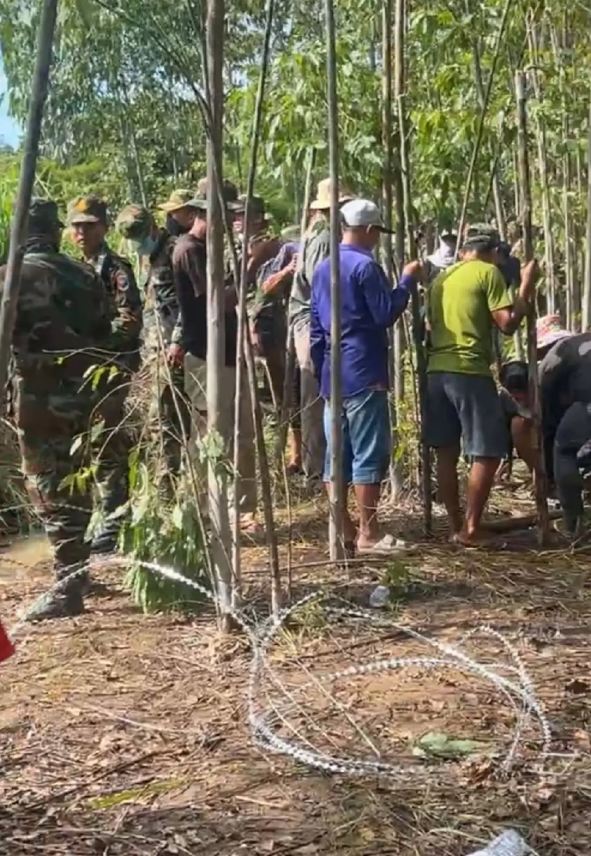 กัมพูชา ป่วนไม่เลิก บุกทำลายรั้วลวดหนามไทย บ้านหนองจาน