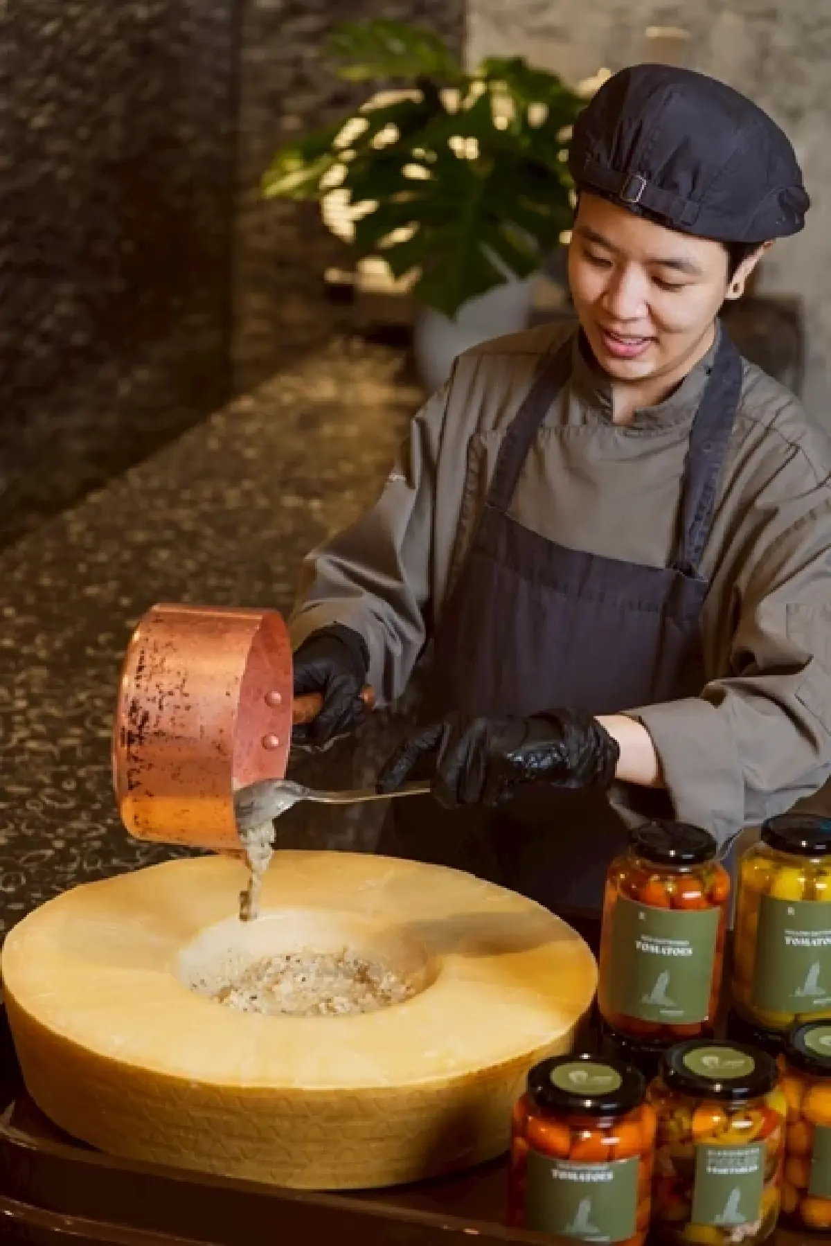 'บุฟเฟ่ต์อาหารอิตาเลียน' ที่ ห้องอาหาร ลา ทาโวลา (La Tavola)