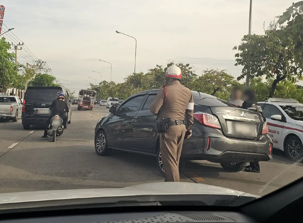 รถติด น้ำท่วมกรุงเทพ น้ำรอระบาย สุขุมวิท พัฒนาการ ศรีนครินทร์ เช็ก