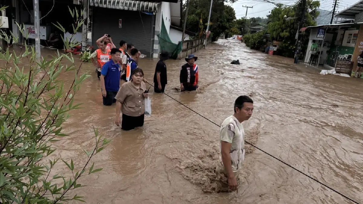 น้ำท่วมเชียงใหม่! น้ำแม่แจ่มทะลักช่างเคิ่ง เร่งขนของขึ้นที่สูง