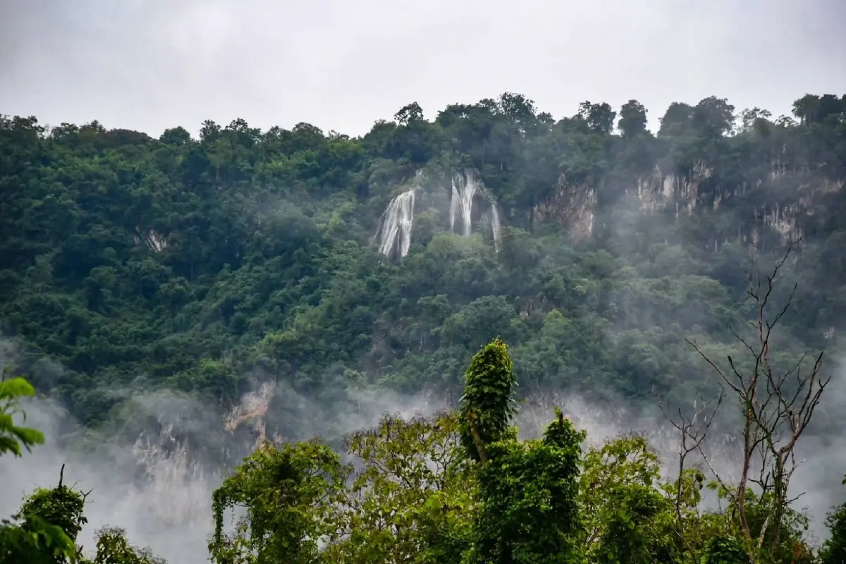 แจ้งเตือน! งดเล่น "น้ำตกเอราวัณ" ชั่วคราว หลังฝนตกหนัก น้ำไหลเชี่ยวแรง