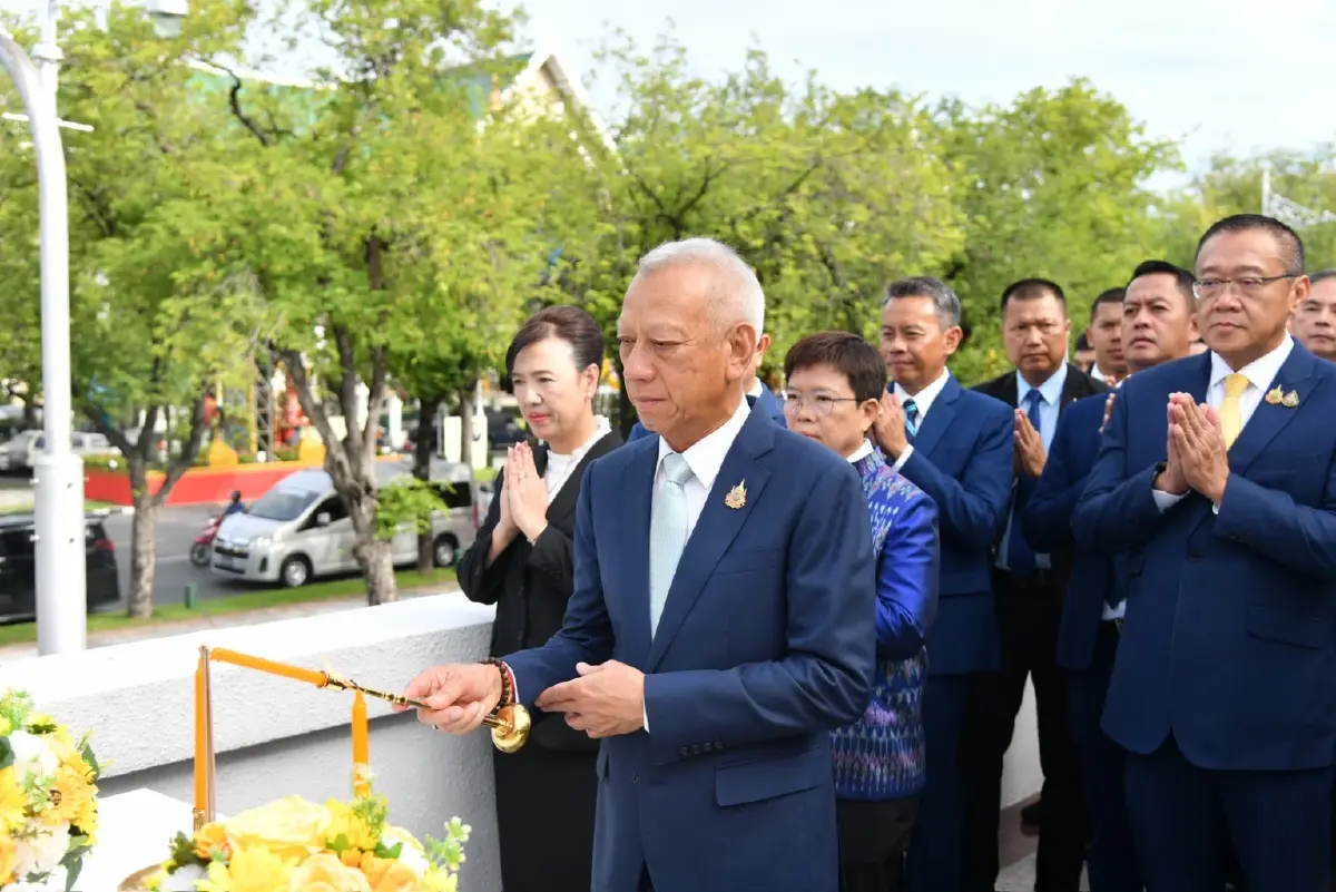 'พิพัฒน์ - มัลลิกา' เข้าคมนาคมวันแรก ประกาศ 4 เดือนดันลงทุนค้างท่อ