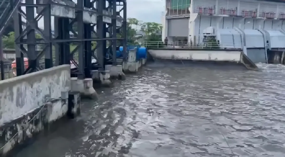 สัญญาณธงเหลือง เตือนภัยคนปทุมธานี น้ำคลองรังสิตทะลัก 1.44 เมตร