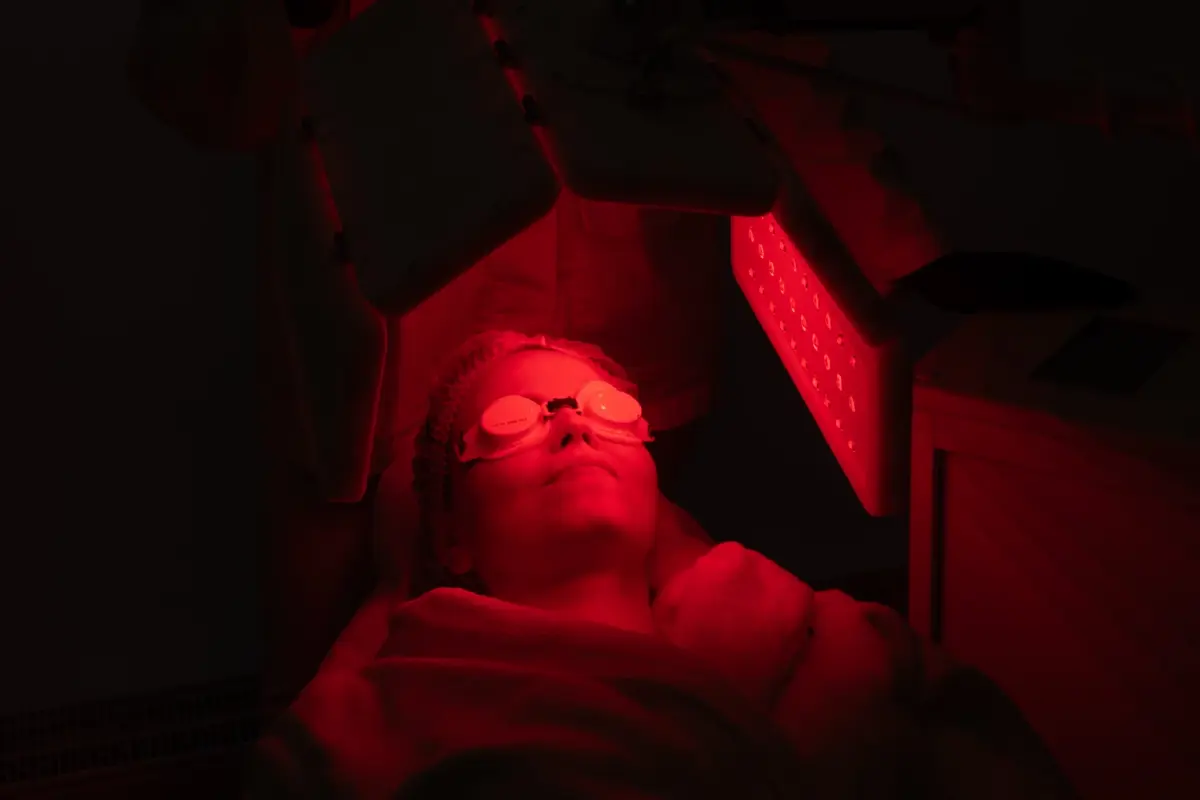 Red Light Therapy - แสงสีแดงบำบัด ดีจริงไหม? มีอะไรต้องรู้บ้าง