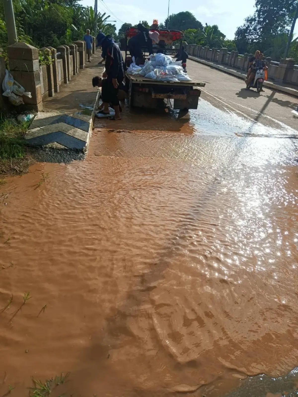 น้ำท่วมหล่มสักวิกฤต แม่น้ำป่าสักล้นตลิ่งแล้ว ยกของหนีน้ำด่วน