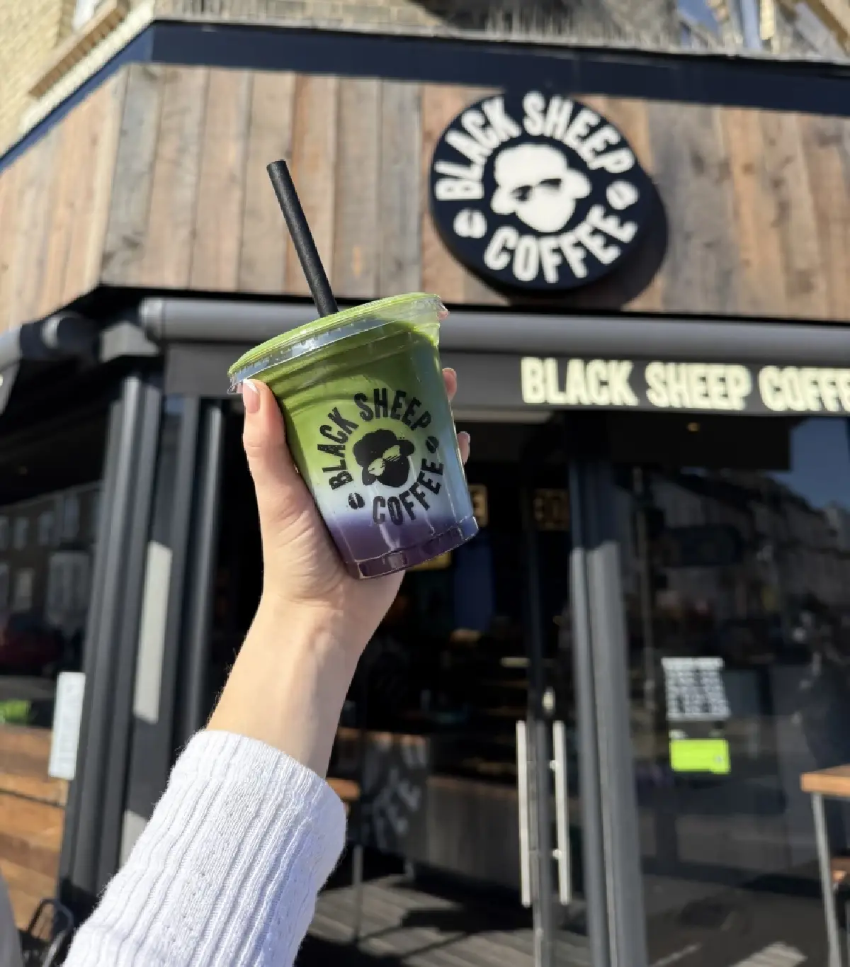 ขึ้นบัญชีขายร้านกาแฟดังอังกฤษ ชาเขียวมัทฉะ...เกี่ยวอะไรด้วย?