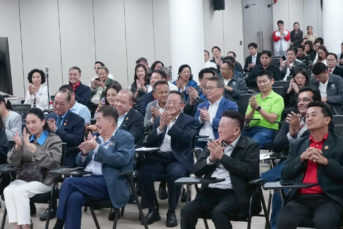 'หญิงอ้อ' เข้าพท.ให้กำลังใจ 'สส.' สู้ๆ สมาชิกพรรคเฮ 'ชินวัตร ไปต่อ