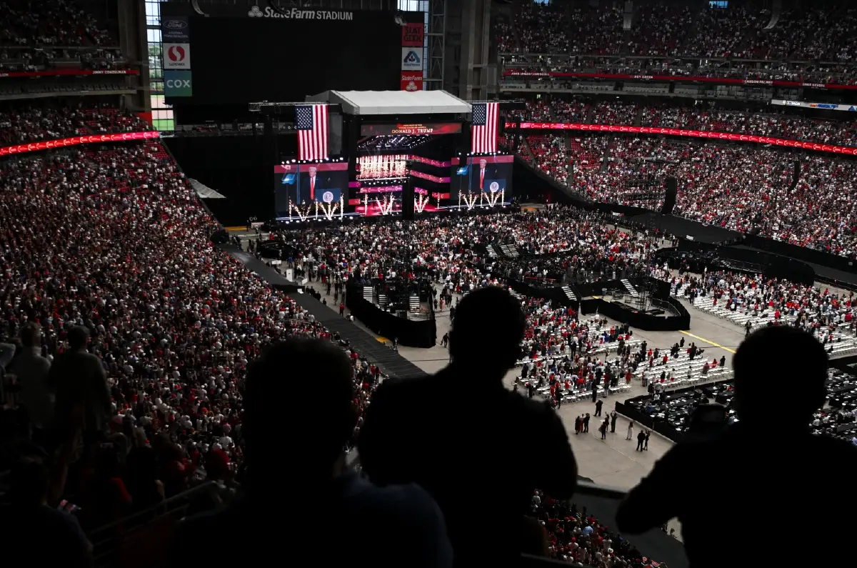 งานรำลึก 'ชาร์ลี เคิร์ก' ยิ่งใหญ่ คนร่วมหลายหมื่น ทรัมป์โทษฝ่ายซ้าย 'หัวรุนแรง'