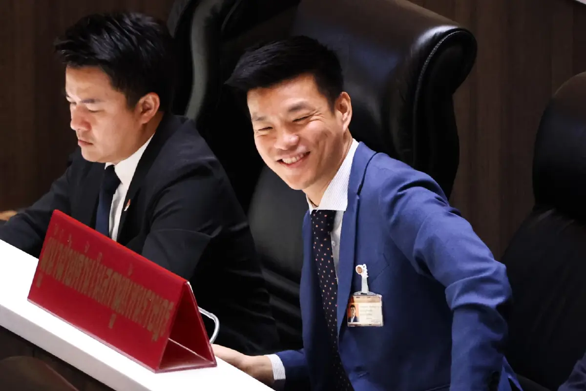 ‘แก้รธน.’ยืดวาระ 'ยุบสภา'?? 'ปชน.' เปิดทาง 'ภท.' ต่อรอง