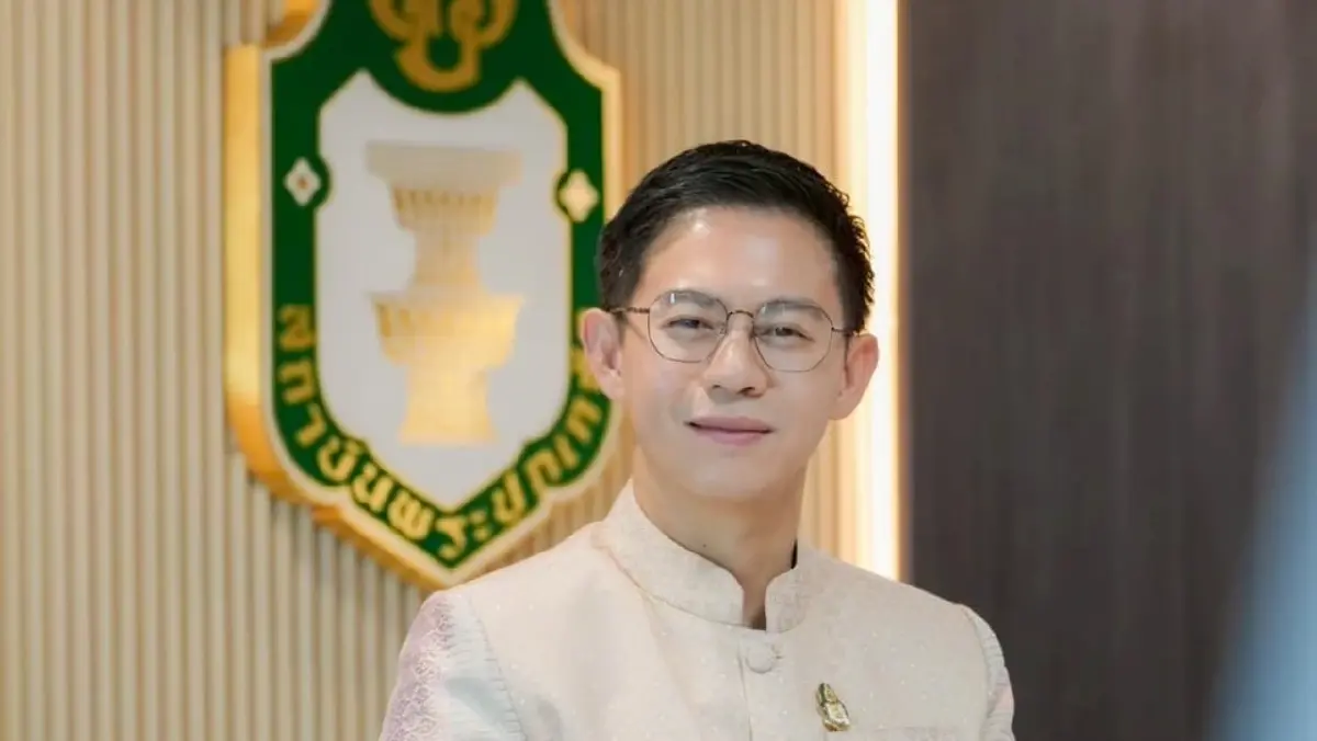 โปรดเกล้าฯ 'อิสระ' ประดับเครื่องอิสริยาภรณ์ ชั้นตรา Officer จากรัฐบาลโรมาเนีย