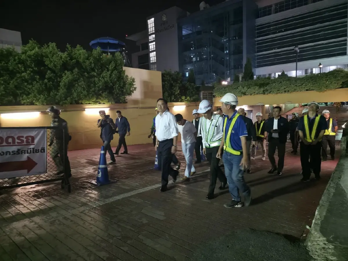 คืบหน้าถนนทรุด รพ.วชิรพยาบาล 'ชัชชาติ' ยันเทคอนกรีต 200 คิวสำเร็จ