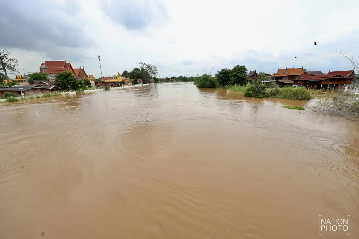 อยุธยาอ่วม น้ำเจ้าพระยาทะลักท่วม 5 อำเภอ เดือดร้อนกว่า 10,000 ครัวเรือน