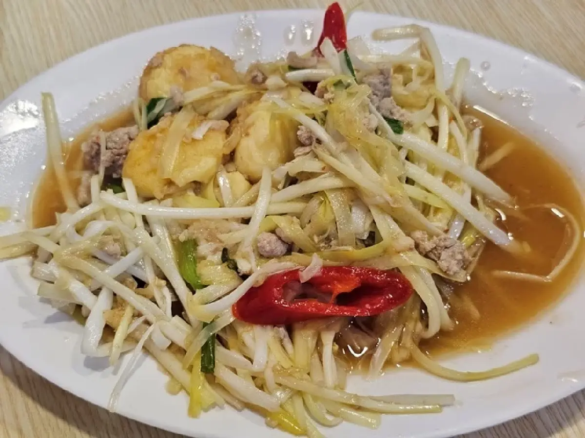 ข้าวต้มเตาถ่าน (ซัวเถา) ‘กับข้าว 60 บาท’ สะอาด อร่อยคุ้มค่า