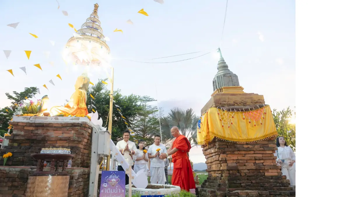 ครั้งหนึ่งในชีวิต! พายเรือไหว้พระขอพร ‘หลวงพ่อศิลา’ กลางกว๊านพะเยา