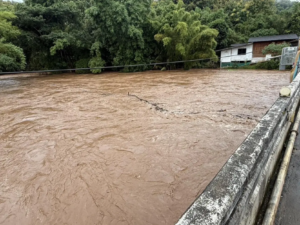 น้ำท่วมเชียงใหม่! น้ำแม่แจ่มทะลักช่างเคิ่ง เร่งขนของขึ้นที่สูง