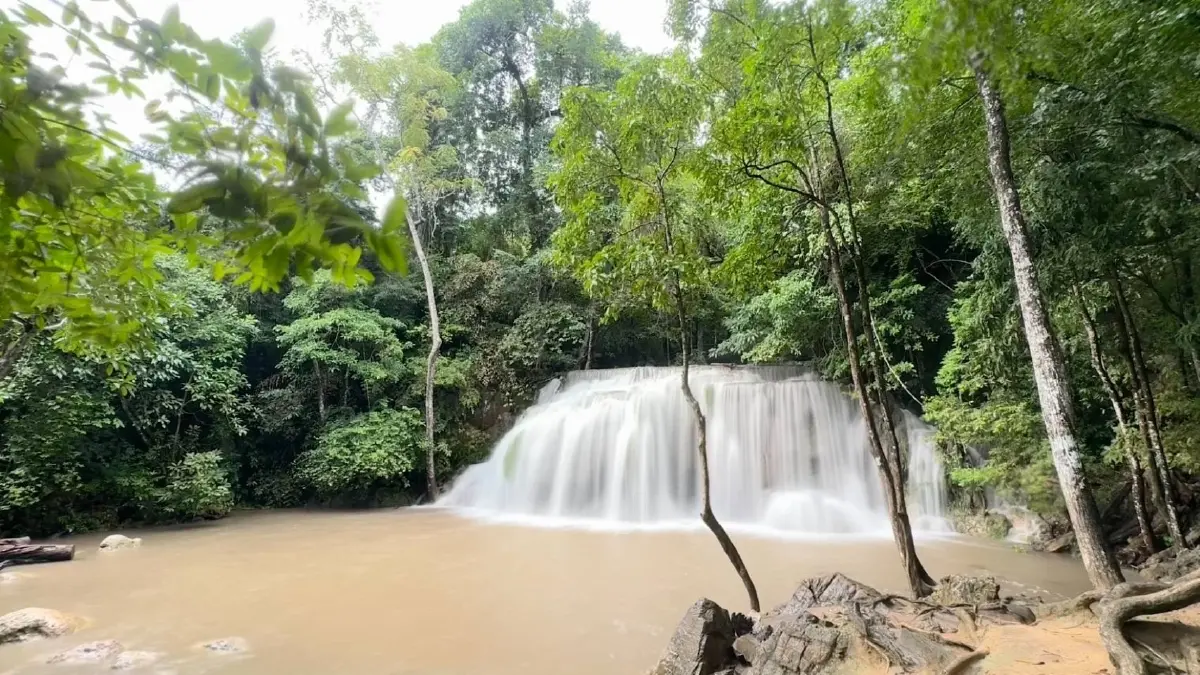 แจ้งเตือน! งดเล่น "น้ำตกเอราวัณ" ชั่วคราว หลังฝนตกหนัก น้ำไหลเชี่ยวแรง