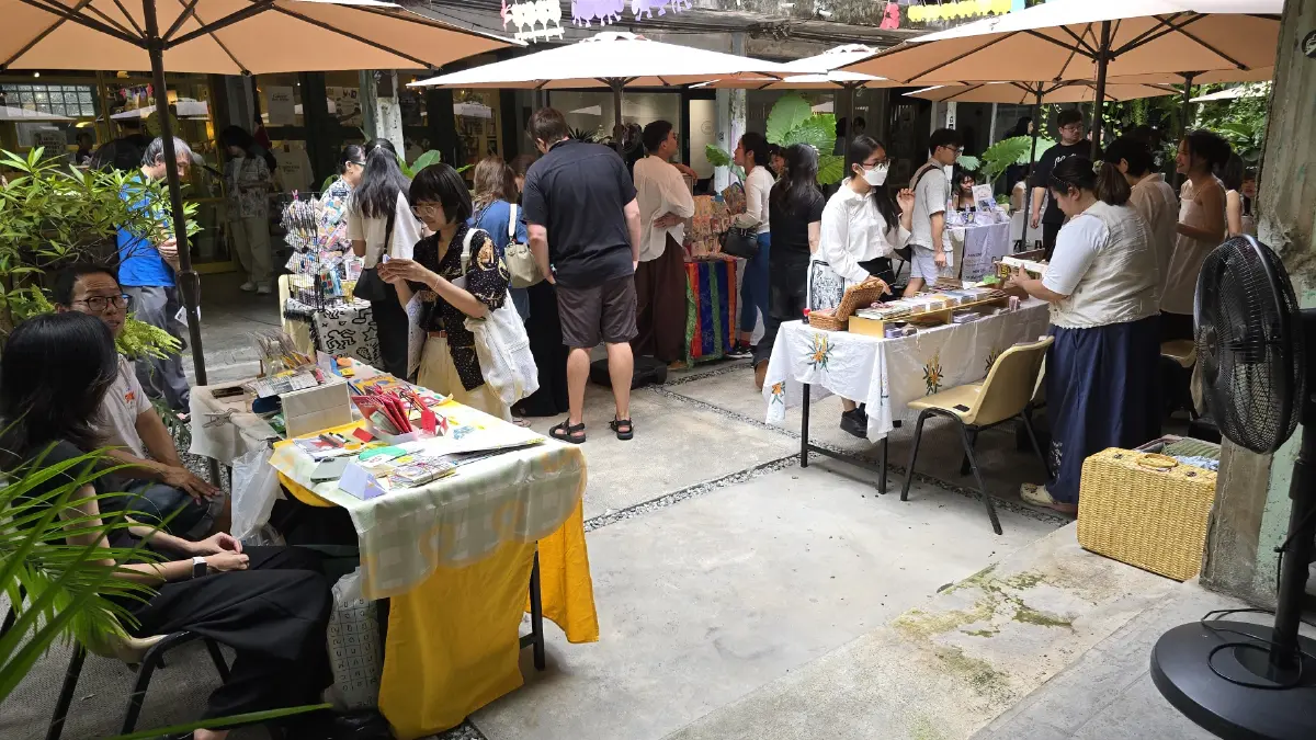 ‘หนังสือทำมือ’ Zine และการออกร้าน Zine Fair ของคน Gen Z Gen Y