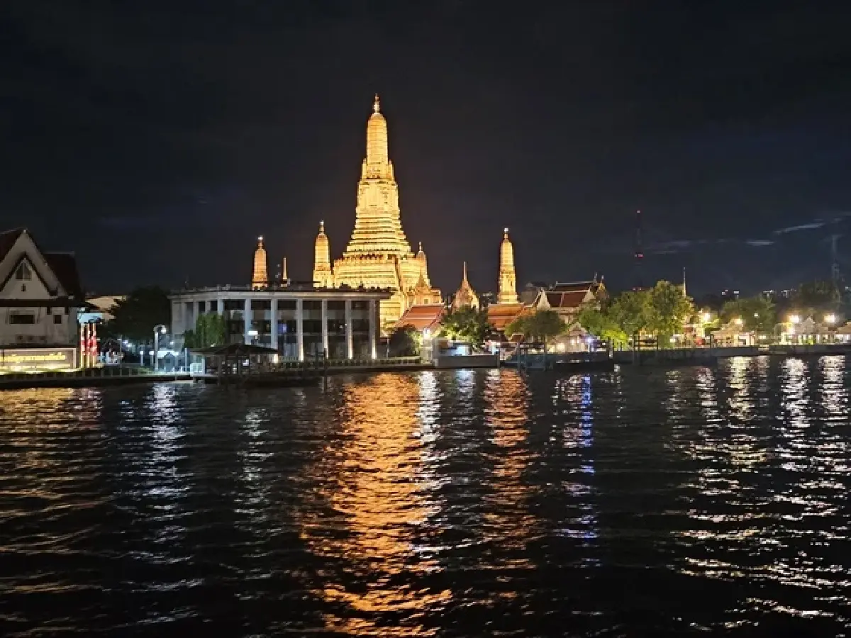 ‘เรืออัปสรา’ ชมสายน้ำเจ้าพระยา ชิม ‘อาหารไทยร่วมสมัย’