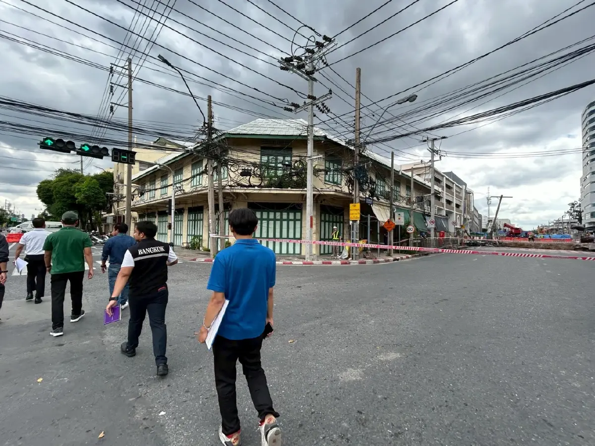 เช็ก! เขตดุสิต เปิดศูนย์เยียวยาผู้ได้รับผลกระทบ ถนนทรุด หน้า รพ.วชิรพยาบาล