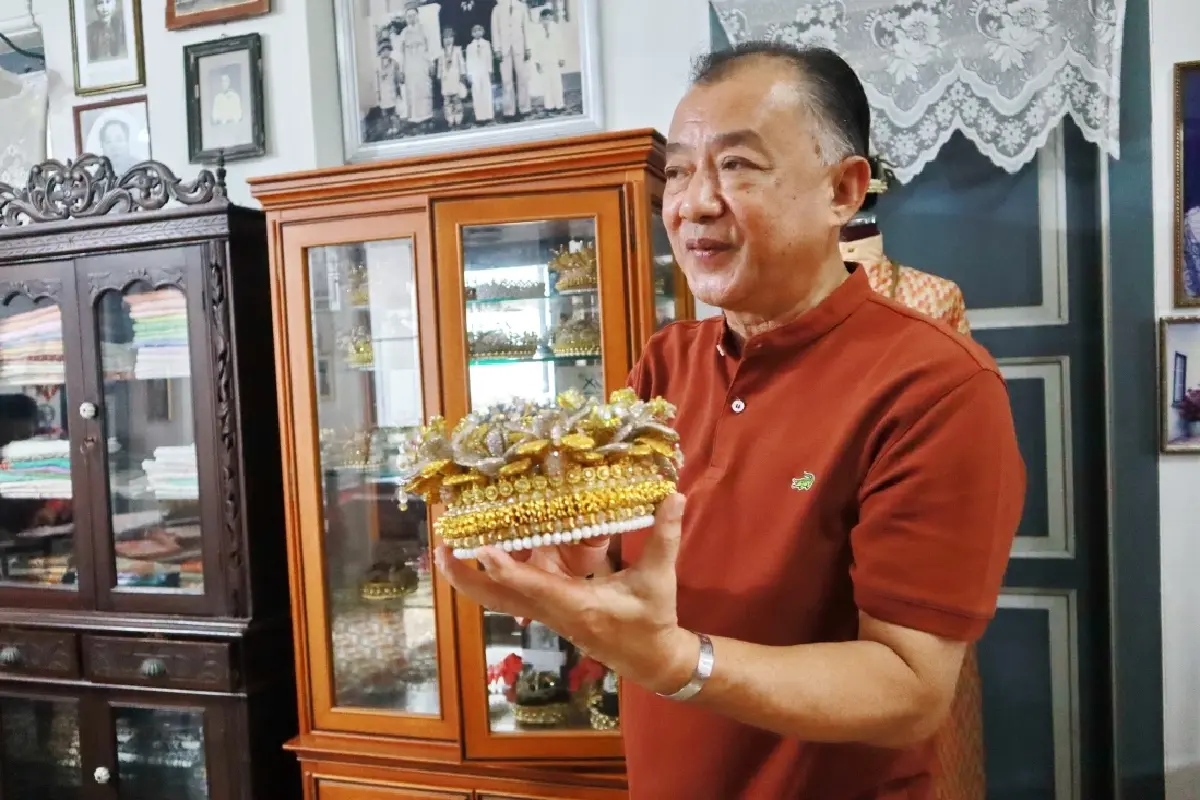 สวมชุด 'บาบ๋าย่าหยา' จิบกาแฟ แลอังมอเหลาที่ ‘บ้านชินประชา’ภูเก็ต