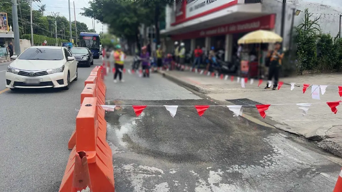 ด่วน ปิดถนน 1 เลน ถนนสามเสน แยกเกียกกาย ไปแยกบางกระบือ มีน้ำรั่วซึม